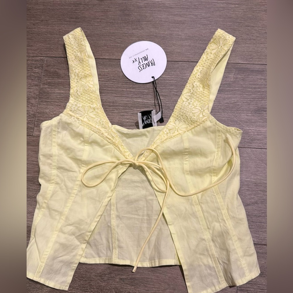 Cute light yellow size 2 Princess Polly cropped top with open front
